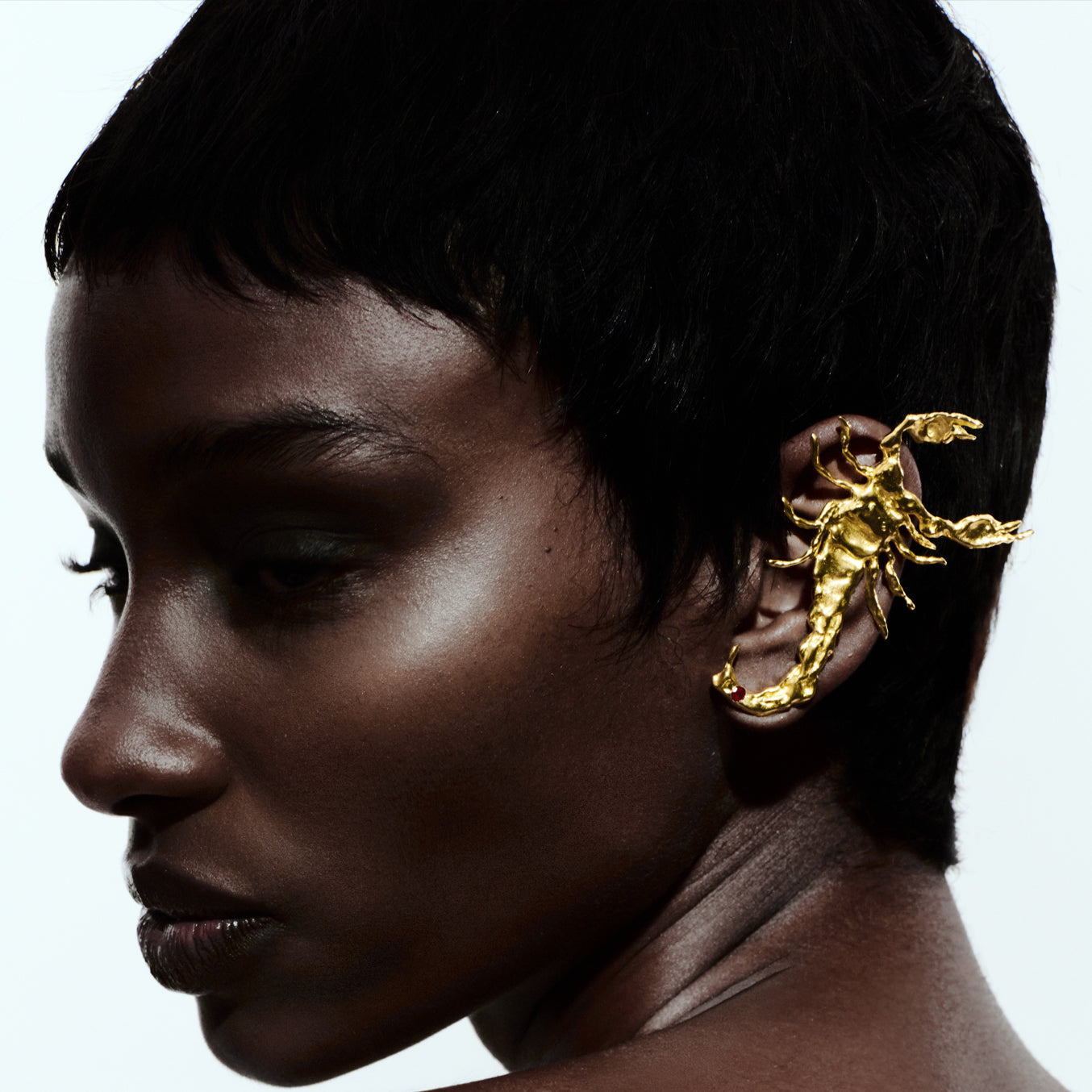 Earcuff Escorpião Rubi