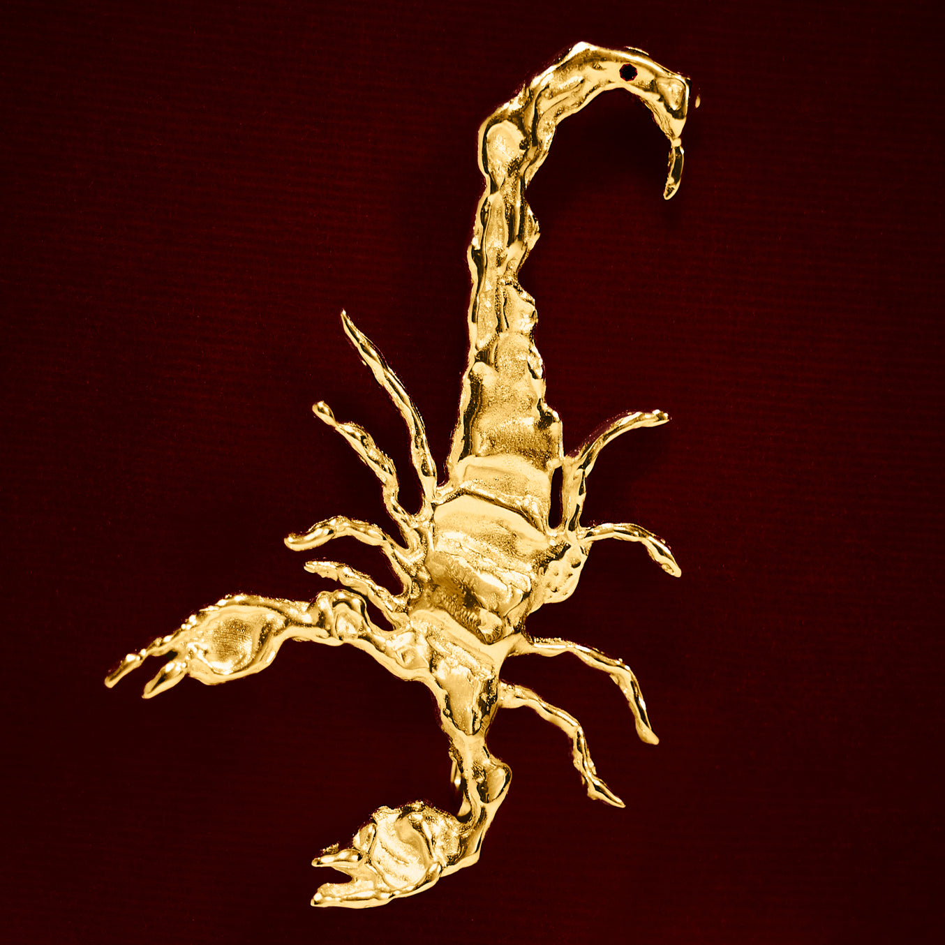 Earcuff Escorpião Rubi